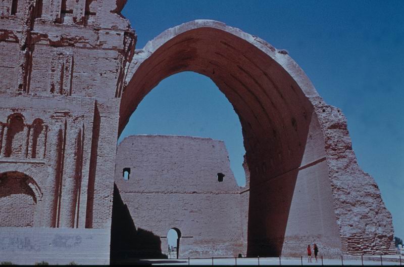 1968_Irak_Arch_of_Cesiphon_2.jpg