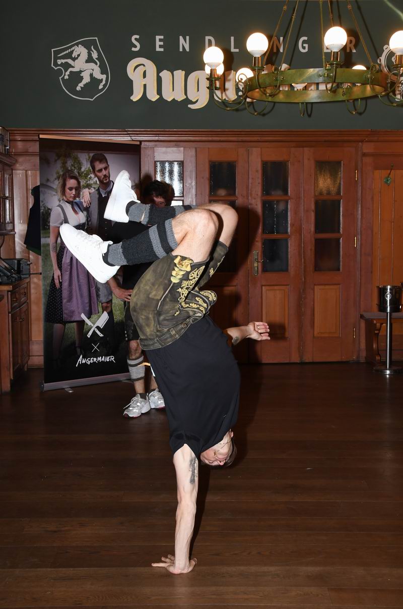 2022_08_18_6913.jpg