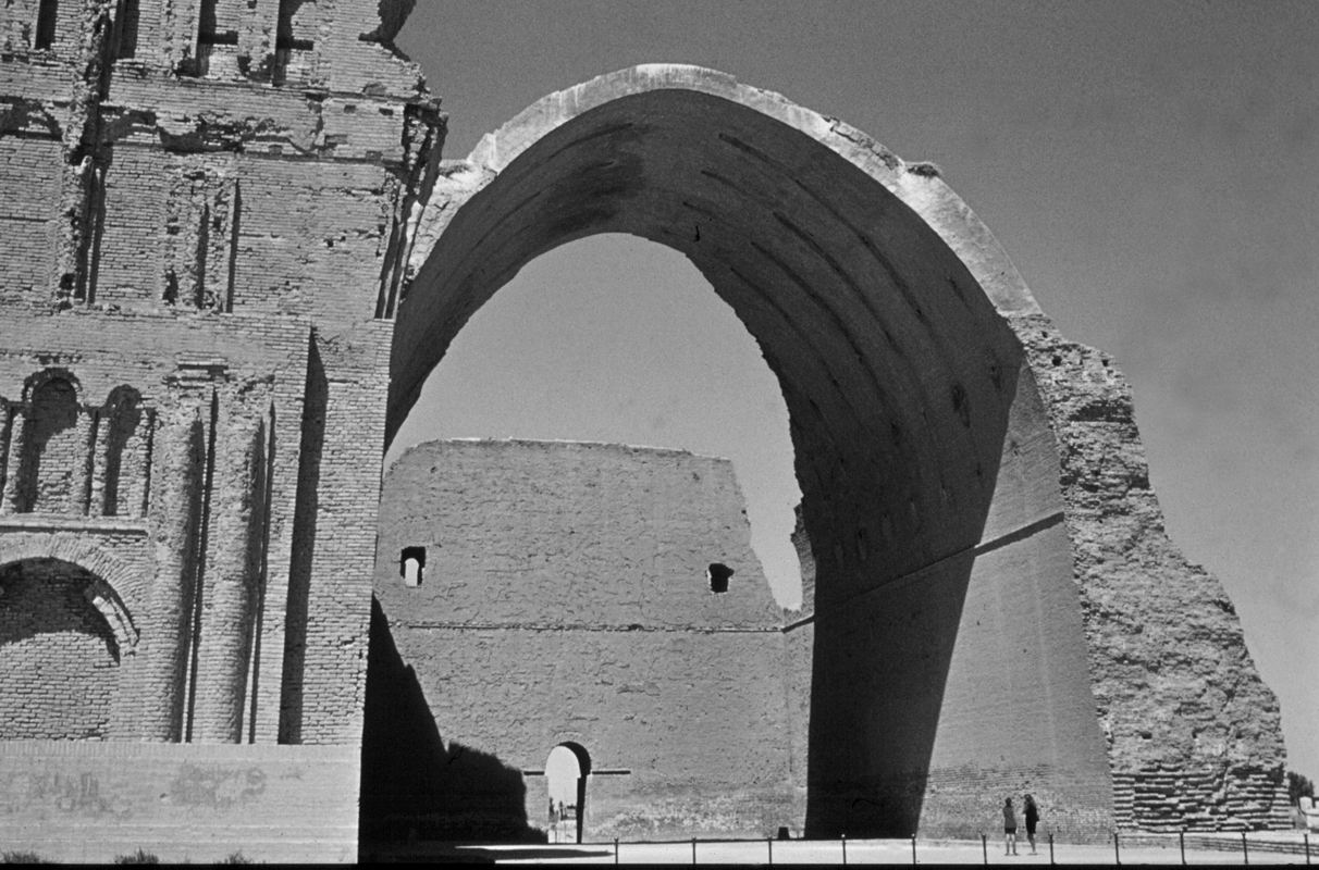 Irak_Arch_of_Cesiphon_20_1968.jpg